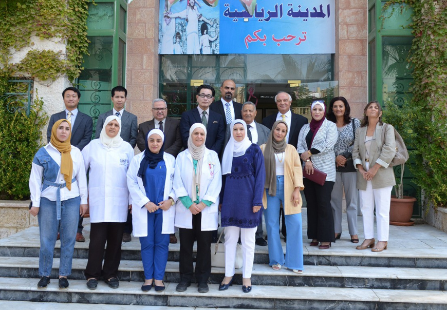 Members of the Jordanian Association for Family Planning and Protection (JAFPP) and representatives from the Embassy of Japan pose for a photo on the occasion of the Japanese government’s grant of $23,870 to JAFPP (Photo courtesy of the Japanese Embassy in Amman)